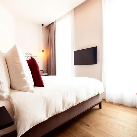 U Eat & Sleep Hotel
