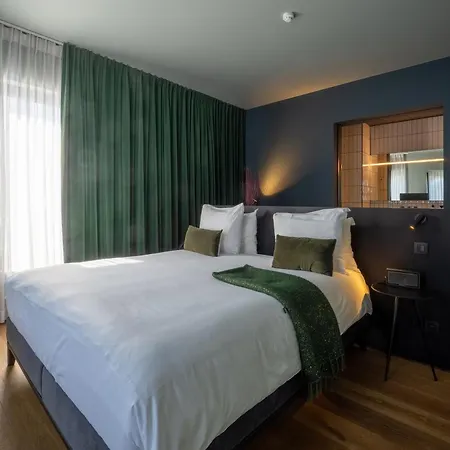 U Eat & Sleep Hotel