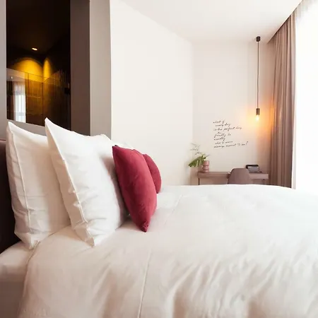 U Eat & Sleep Hotel